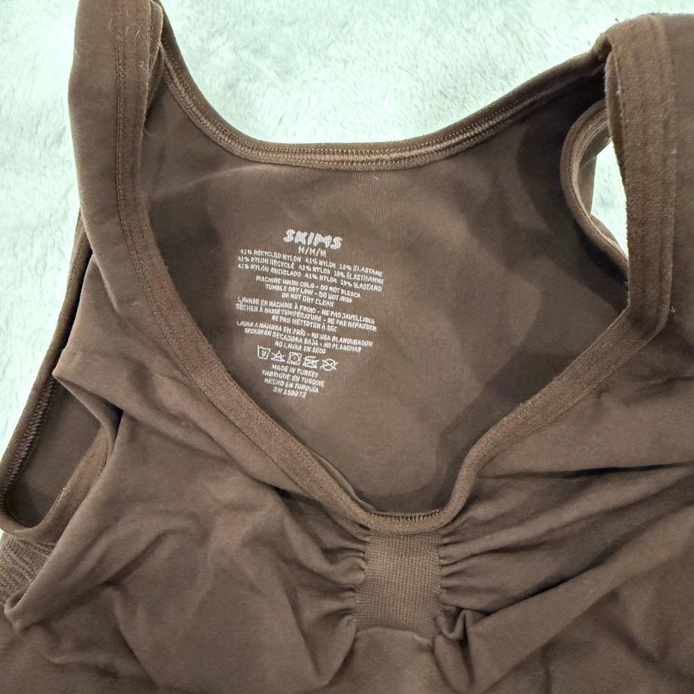 NWOT Skims Seamless Sculpt Scoop Neck Cocoa Thong Bodysuit - Medium - Picture 3 of 3